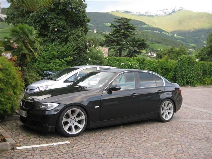 BMW 325i E90 - Sommeren 2009 på vej til Italien - for at vise hvordan vinduerne ser ud efter toning. billede 8