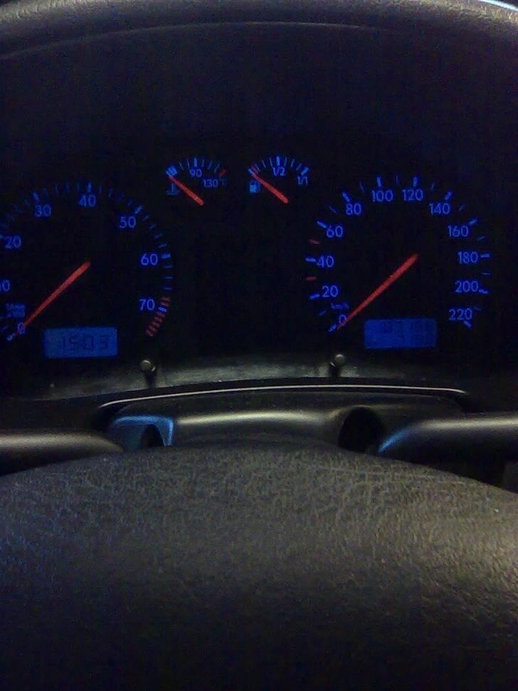 VW polo 6n GTI  (SOLGT) - golf 4 speedo med blåt lys og røde nåle. billede 6