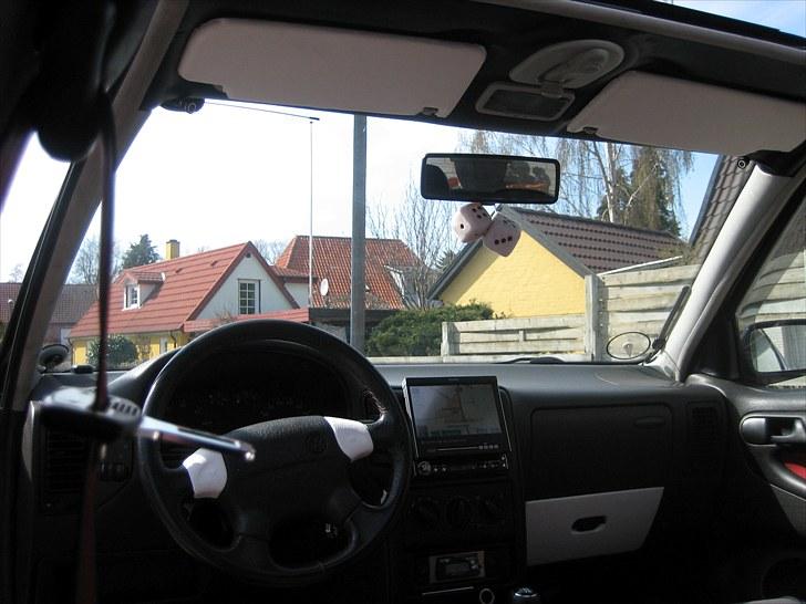 VW polo 6n GTI  (SOLGT) - soltag. loft betrukket med sort læder + solskærme i hvidt osv. billede 9