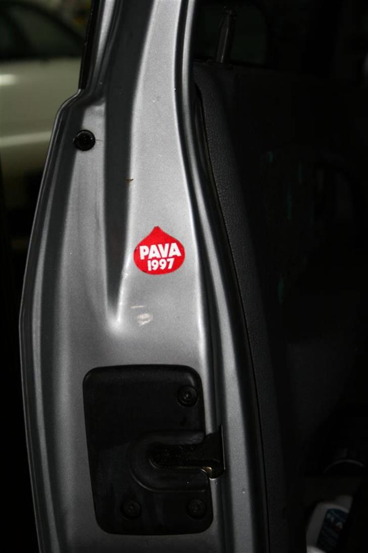 Renault Clio 1,4S - Yeah yea. Pava i 1997! og den skinner nedenunder! billede 11