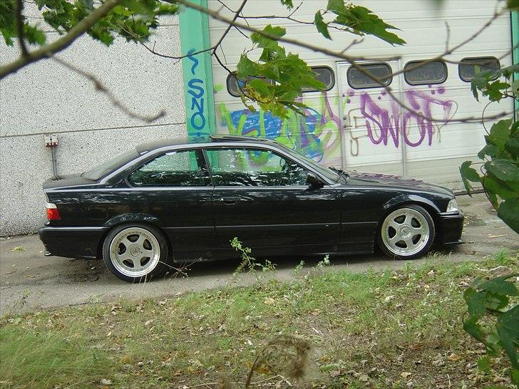 BMW e36 325i coupe - sænket? nej slet ikke hr. betjent billede 10
