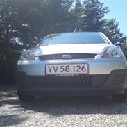 Ford fiesta 1,3  totalskadet