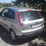 Ford fiesta 1,3  totalskadet