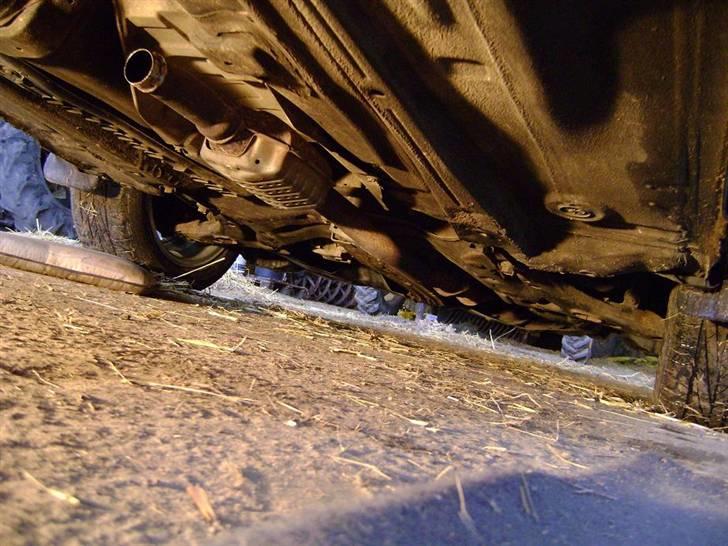 Toyota Carina E Galla TWINCAM - der skulle lige laves lidt udstødning ;) billede 4