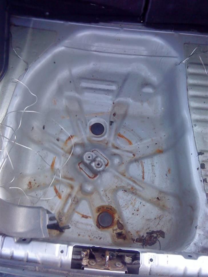 Toyota corolla gb 1,3 xl solgt billede 9