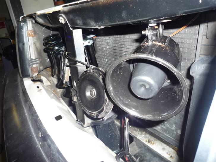 Volvo 240 GLT (Solgt) - Her er musikken :)  billede 8