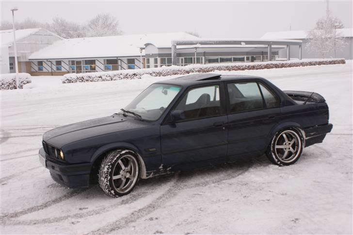 BMW E30 320i (hugget op) billede 1