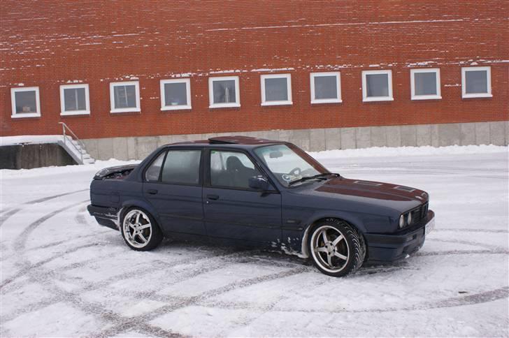 BMW E30 320i (hugget op) billede 2