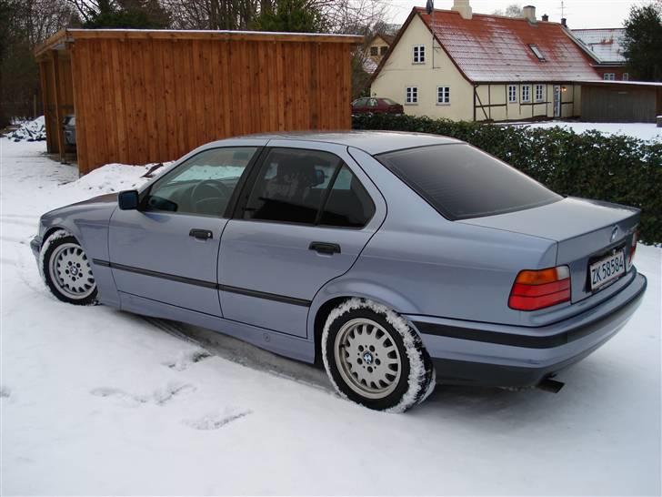 BMW 320i BYTTET billede 2