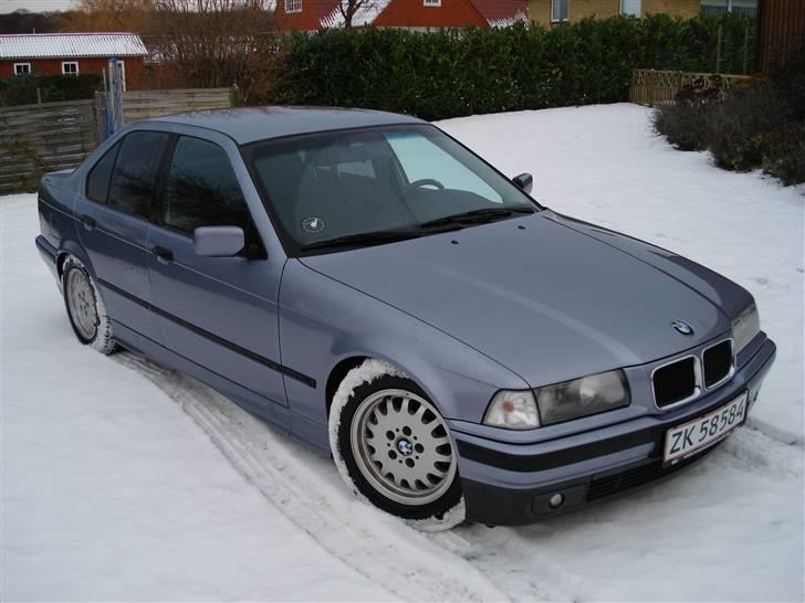 BMW 320i BYTTET billede 5