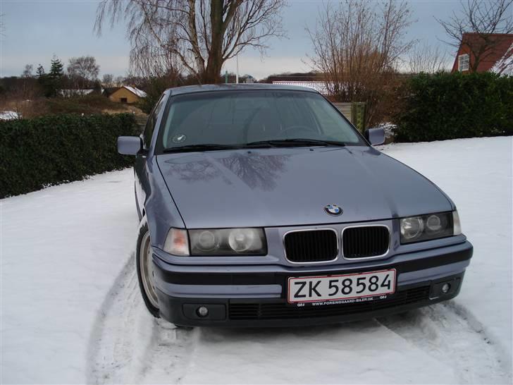 BMW 320i BYTTET - Godt lav foran. ikke beregnet til snekørsel, men det ser godt ud :) billede 6