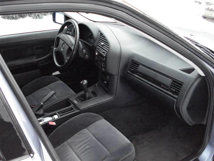 BMW 320i BYTTET billede 7