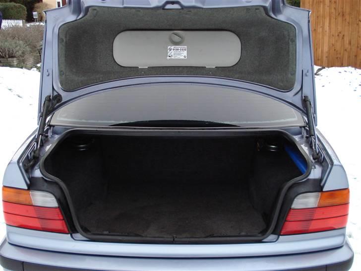 BMW 320i BYTTET billede 9