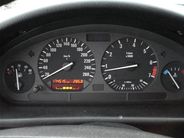 BMW 320i BYTTET - 175000 for sådan en bil er jo ingenting billede 10