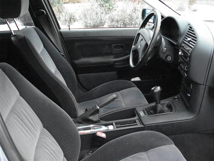 BMW 320i BYTTET - Standard meget velholdt kabine.  billede 13