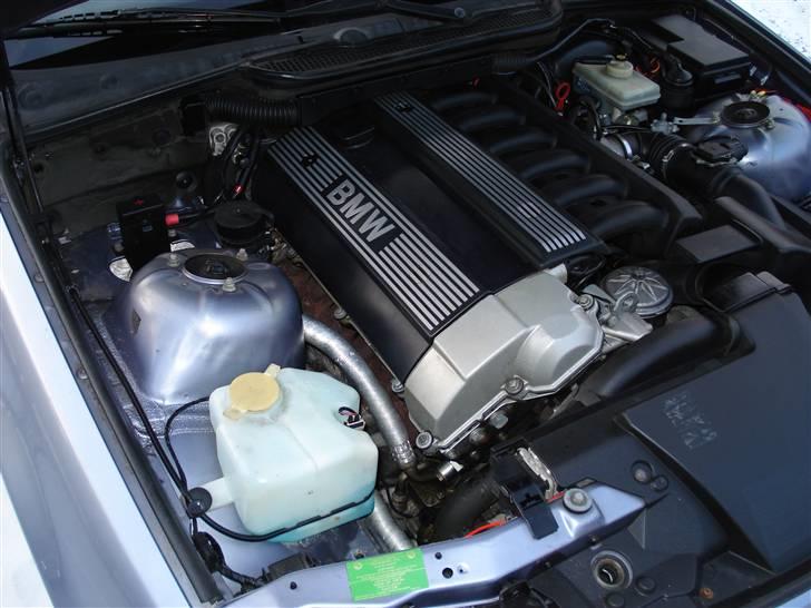 BMW 320i BYTTET - Motor. det bliver peppet lidt op :) billede 15