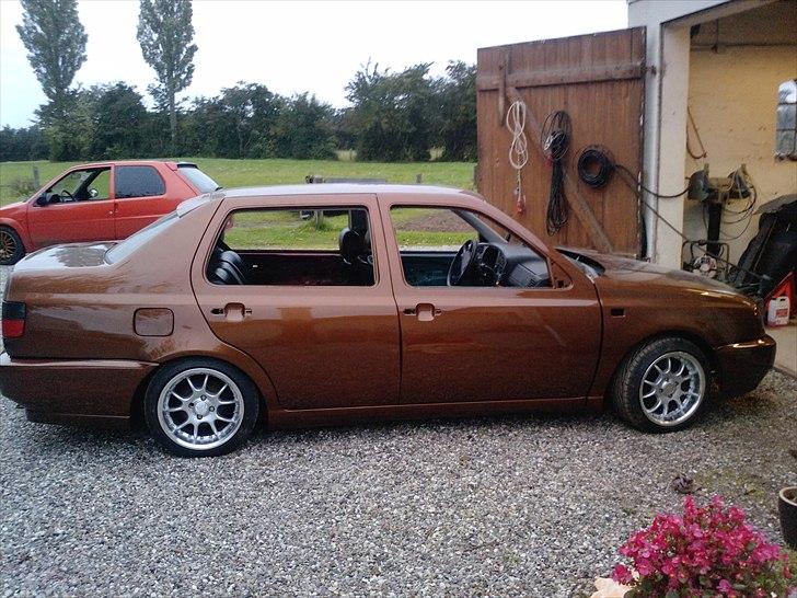 VW Vento Projekt - her er den ikke skruget ned endnu for så kan jeg ikke få den af liften billede 8