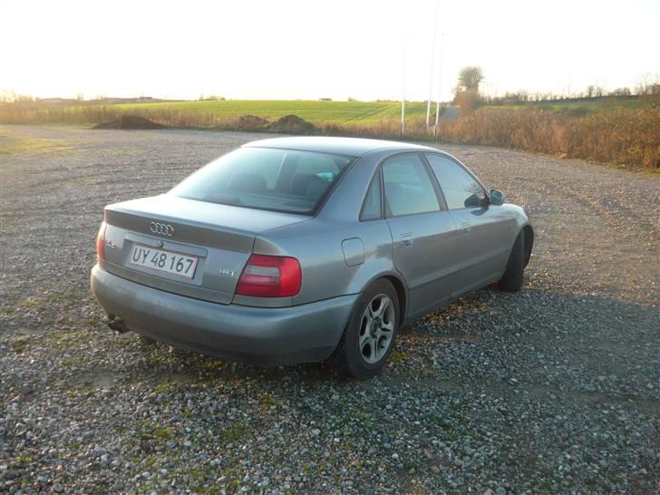 Audi A4 1,8 T *SOLGT* billede 2