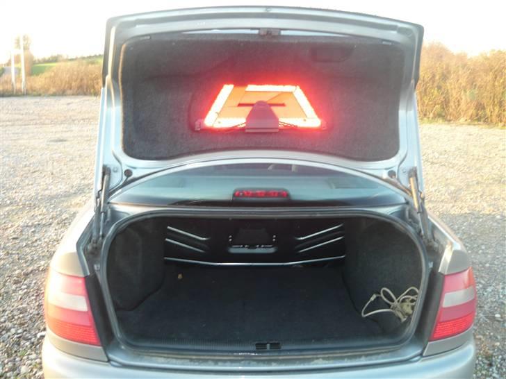 Audi A4 1,8 T *SOLGT* billede 8