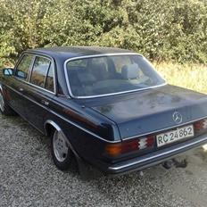 Mercedes Benz w123 300D (Solgt)