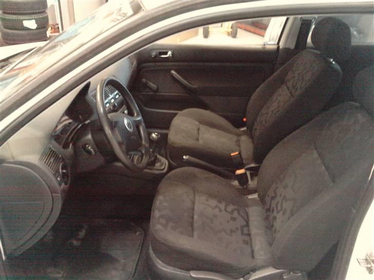 VW Golf TOTAL SKADET! billede 3