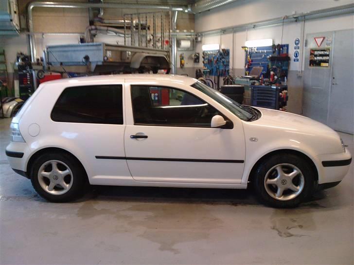 VW Golf TOTAL SKADET! billede 5