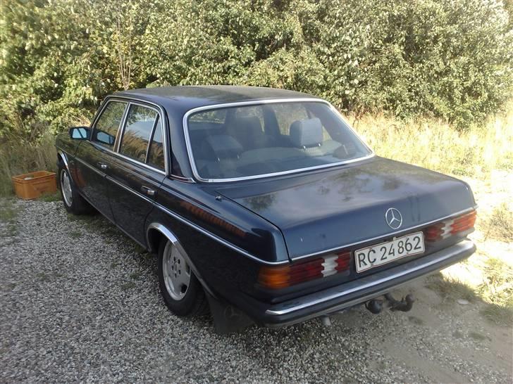 Mercedes Benz w123 300D (Solgt) billede 2
