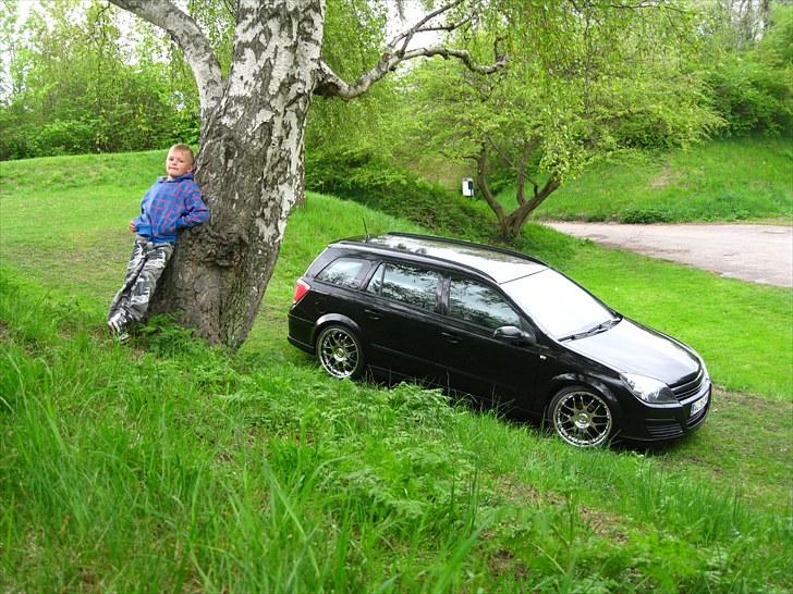 Opel Astra H 1,6 16V Wagon OPC-line billede 3