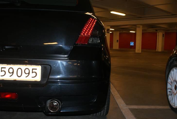 Suzuki Swift 1,3 DDiS SOLGT! - Nye baglygter og clean bagende billede 11