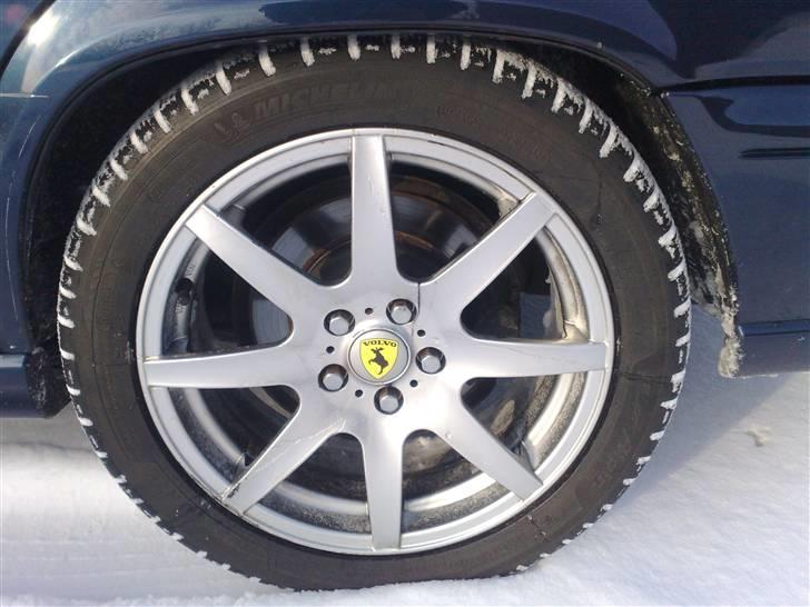 Volvo V 70 R - nye navkapsler med andet volvo logo billede 4