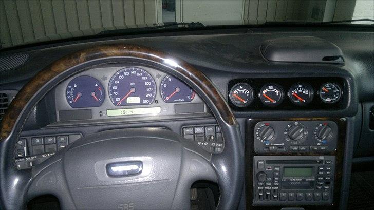Volvo V 70 R - så er der instrumenter i billede 5