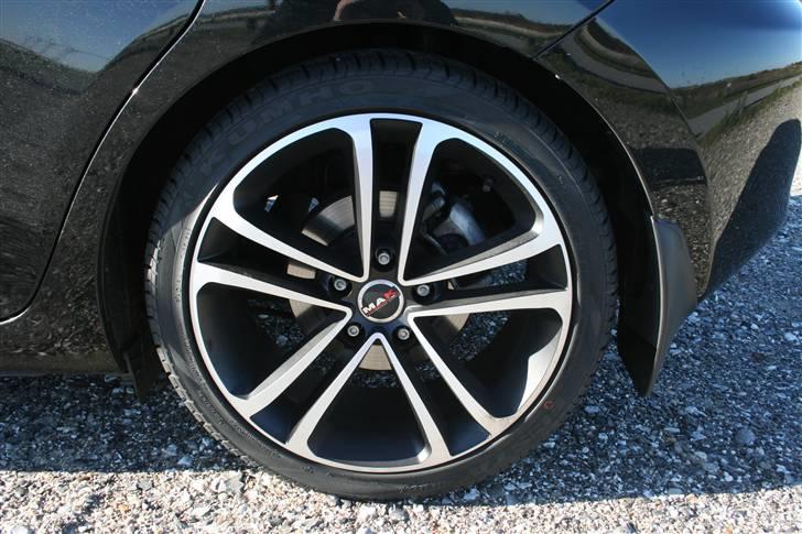 Toyota Auris - Mine 18" fælger som passer ret godt til den sorte lak:) billede 9