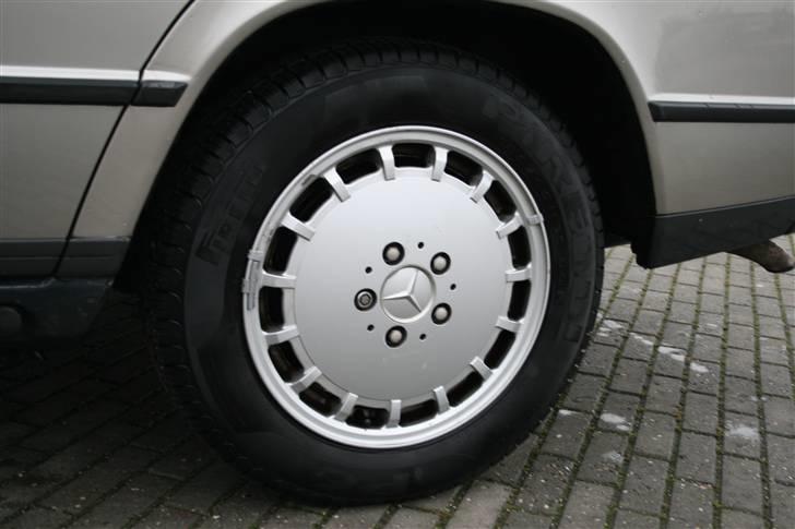 Mercedes Benz 190 E 2,0 W201 - Originale aluhjul billede 5