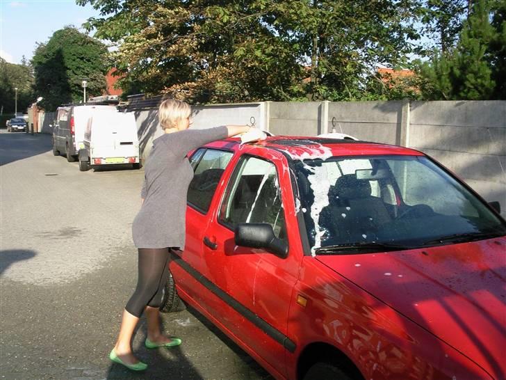 VW Golf 3 1,6 CL Europe - det var så første og sidste gang lillemor vaskede bil! billede 10