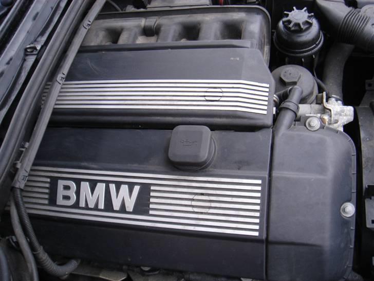 BMW E46 323i    "SOLGT" billede 6