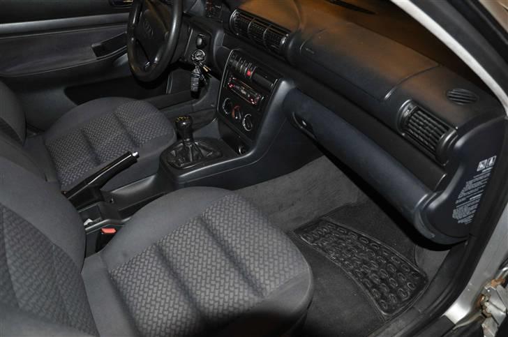 Audi A4 1,6 101 Hk (Solgt) billede 9