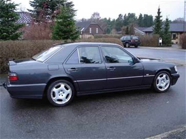 Mercedes Benz w124 300E SOLGT billede 2