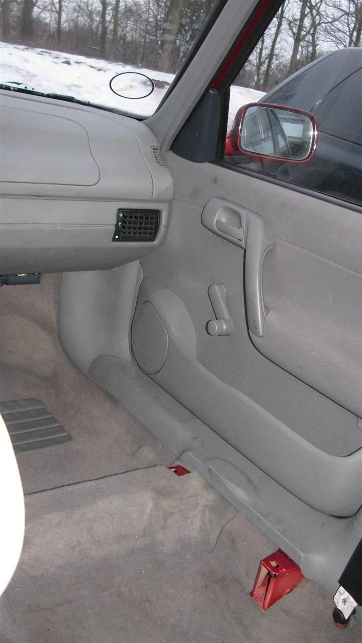 Skoda Felicia *stjålet* - Hovsa, ja nu er det vidst også på tide at de sportssæder kommer i så jeg har et passagersæde igen ^ billede 12