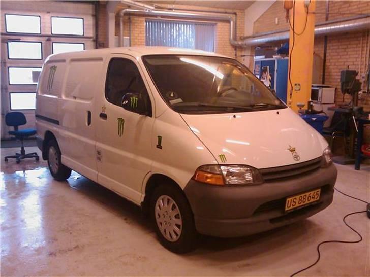 Toyota hiace MONSTER (solg) billede 1