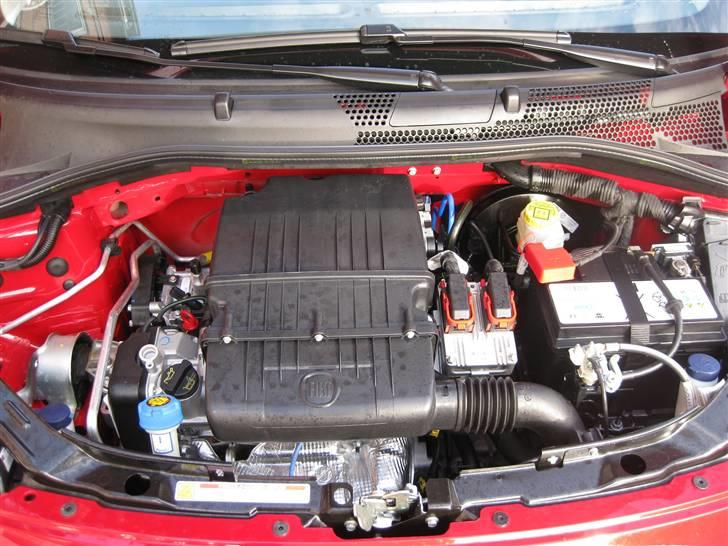Fiat 500 *Solgt* - Den lille motor som passer godt til bilens størelse. billede 13