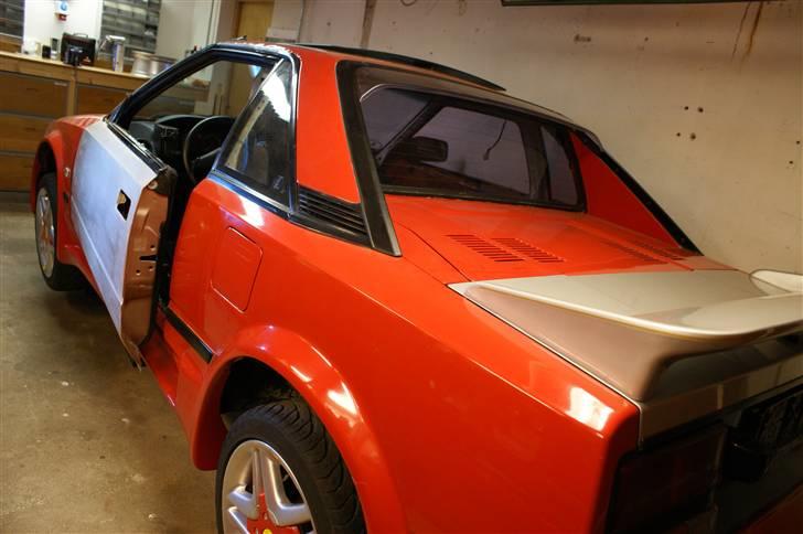 Toyota Mr2  (aw11) *SOLGT* - 17 Januar 2010. Ja nu er den snart i hele "regnbuens" faver....Ikke kønt, men meget mere rustfri end udgangspunktet! billede 12