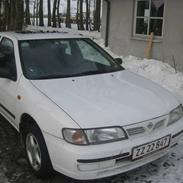 Nissan Almera N15 Sedan
