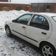 Nissan Almera N15 Sedan
