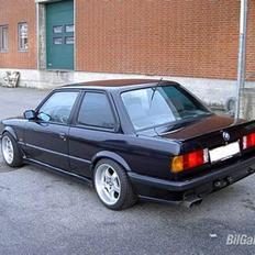 BMW 325i M-Tech 1