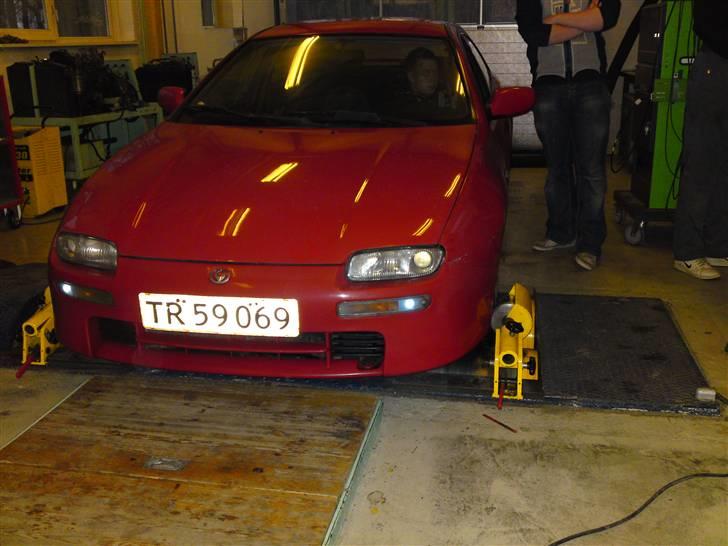 Mazda 323F BA GLX - På rulle felt. billede 18