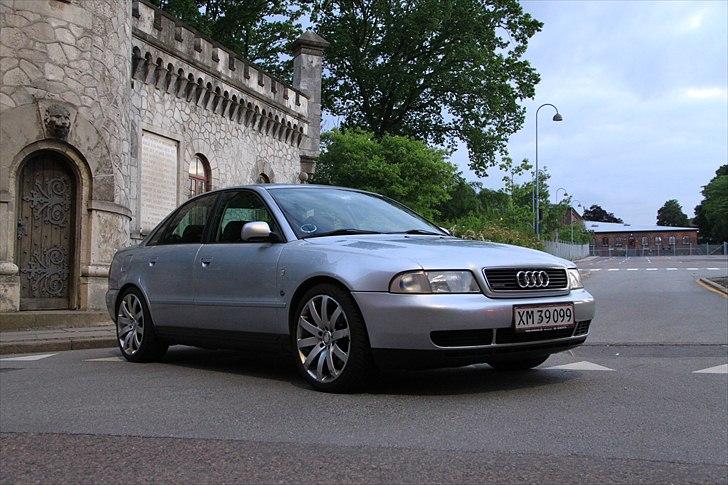 Audi A4 1,8T Quattro billede 1