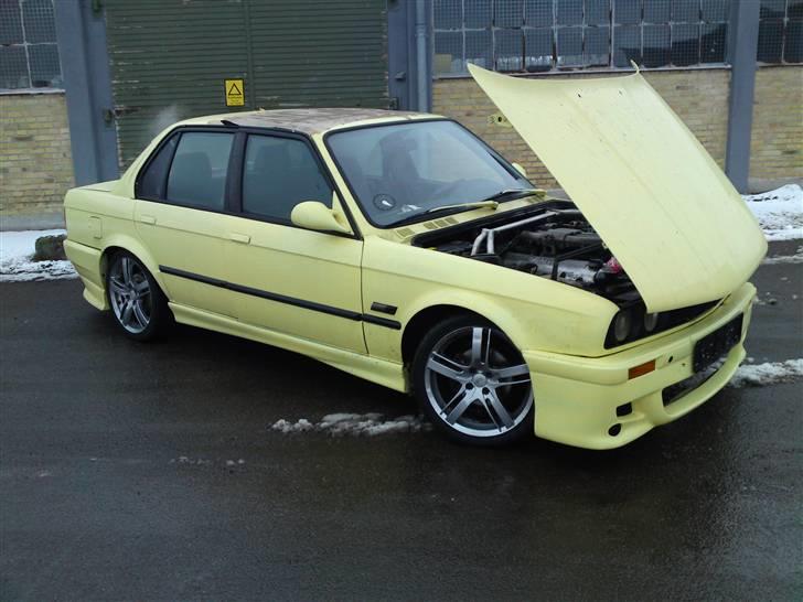 BMW E30 320 I billede 1