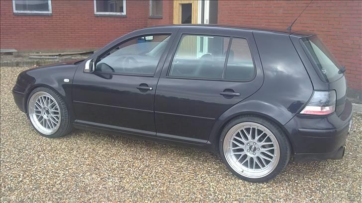 VW Golf under opbyg. - glæder mig til sommer og så få dem på og se hvor bred den ville se ud bagfra med 9,5;) billede 13