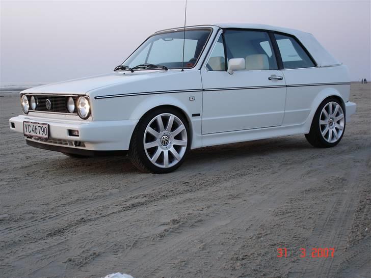 VW GOLF 1 cab - Skørte sættet er nu på. billede 7