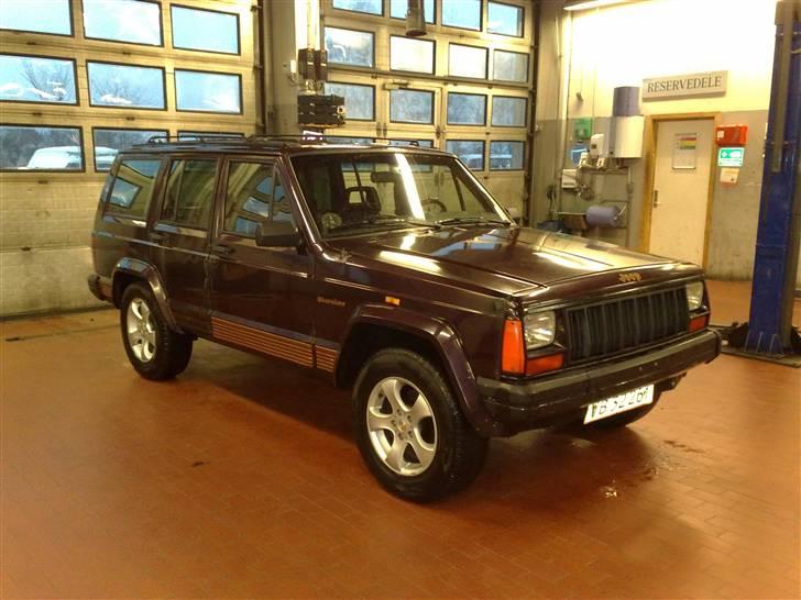Jeep Cherokee SOLGT billede 2